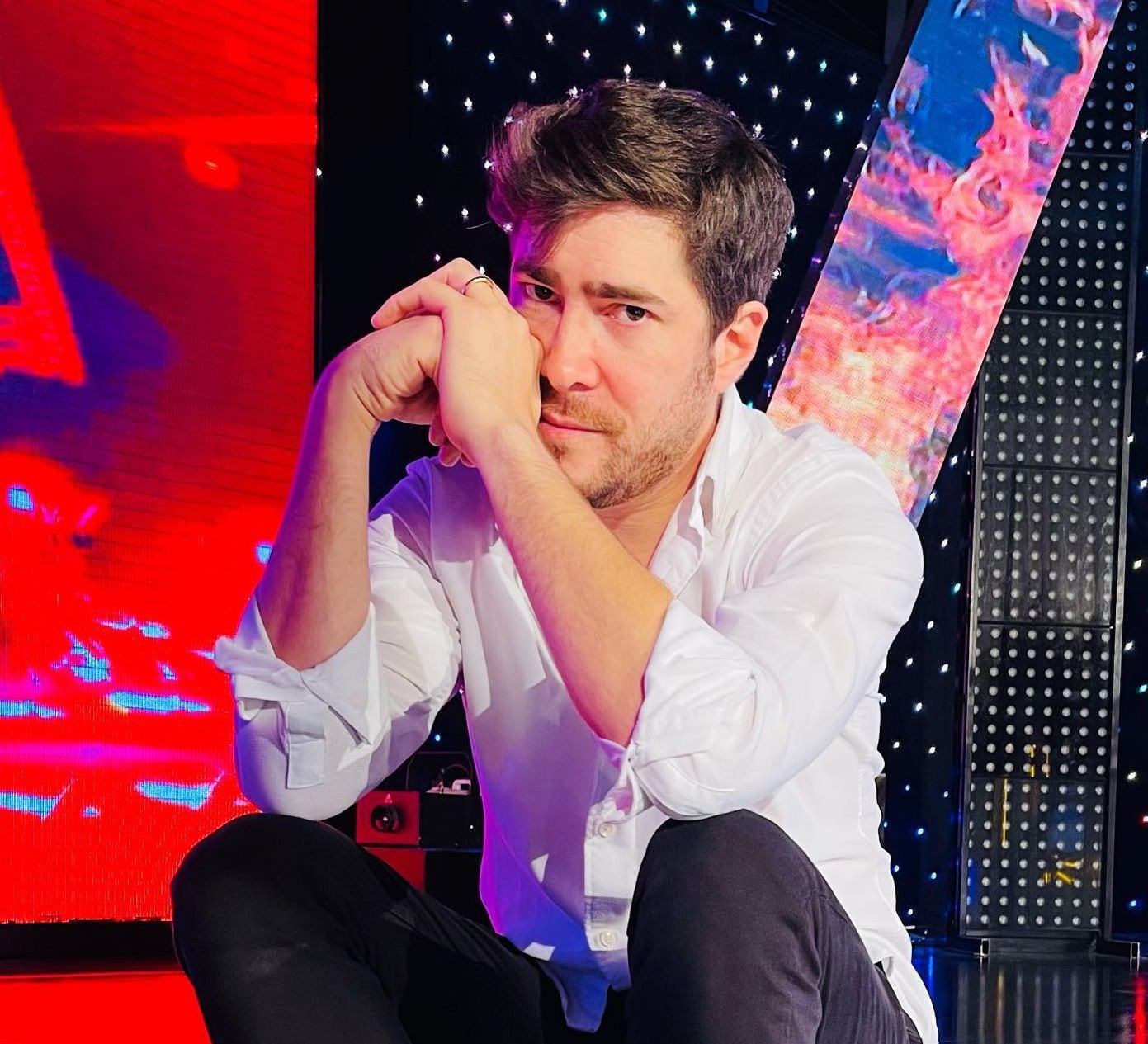 Martín Guerrero abandonó ‘Soy el mejor’, pero cautivó tocando el piano y cantando en vivo