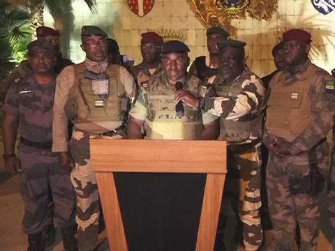 Militares anulan elecciones y conforman una junta tras golpe de Estado en Gabón 