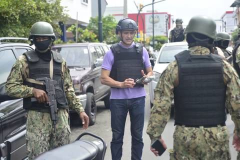 ‘Estos hechos de violencia nos han obligado a mirar a Ecuador, a ver lo que está pasando aquí, a conocer las razones de esto’: prensa internacional cubre en Guayaquil crisis de inseguridad