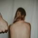 “Aguanté y lo grabé mientras me abusaba”: Joven logra denunciar a su padre con un video por violarla durante 10 años
