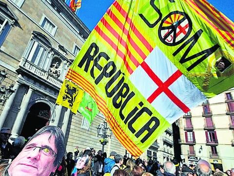 El Parlamento catalán nuevamente bajo el ojo de la justicia por la autodeterminación