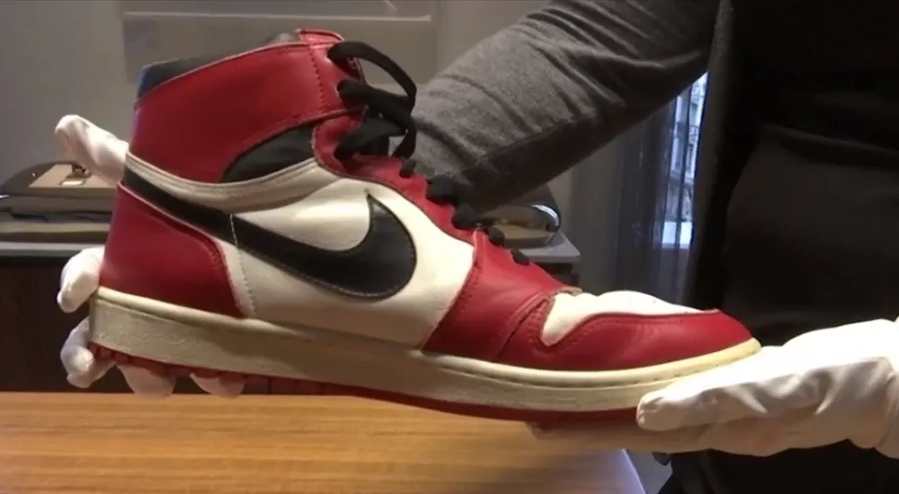 Zapatillas de Michael Jordan son vendidas por casi 1.5 millones de dólares | Gente | Entretenimiento El Universo