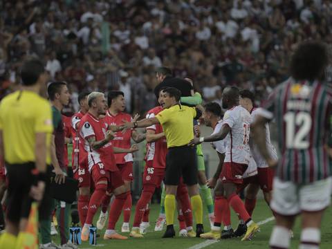 Enner Valencia provoca expulsión de jugador de Fluminense y posteriormente Inter alcanza el empate