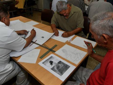 El ‘abandono’ de familiares supera el 50% en 2 centros de Guayaquil
