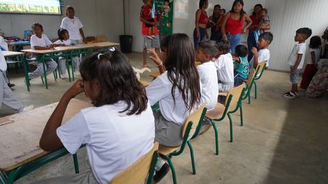 ‘No tenía $ 7 diarios para el pasaje en lancha y no los mandaba a la escuela’:  Punta de Piedra, en el golfo de Guayaquil, tiene su primer plantel