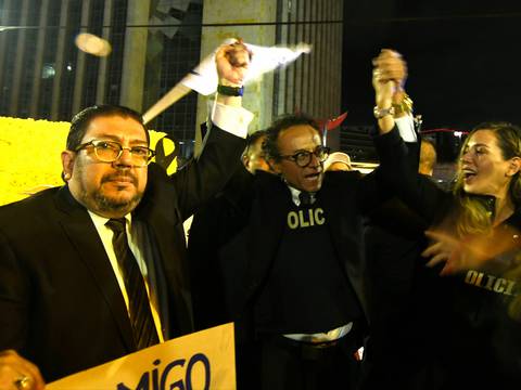 Christian Zurita y Andrea González, del movimiento Construye, intentaron ingresar al debate presidencial
