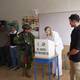 Lavinia Valbonesi votó en el colegio Juan Montalvo acompañada del candidato Daniel Noboa y con un fuerte resguardo