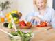 Activa el metabolismo con estos 5 alimentos llenos de fitoestrógenos que ayudan a regular las hormonas en las mujeres de 50 años