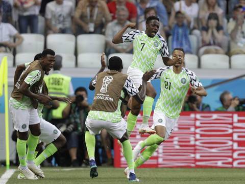 Nigeria vence 2-0 a Islandia y Argentina respira en el Mundial 