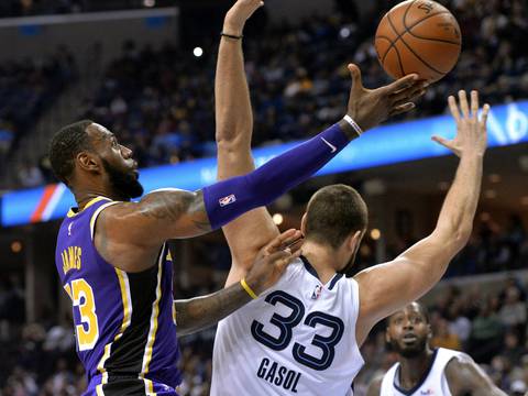 Lakers de LeBron rompen el cerrojo de Grizzlies