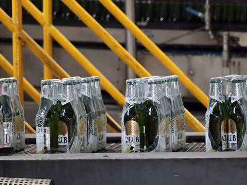ICE de la cerveza artesanal y de la industrial sube en el 2024, según resolución del SRI