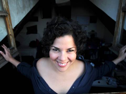 Escritora guayaquileña María Fernanda Ampuero,  invitada en 'A vuelo de página'