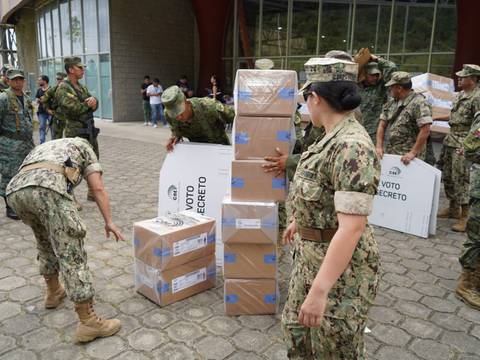 Entrega de paquetes electorales en Manabí se realizó hasta este sábado, militares resguardan los recintos