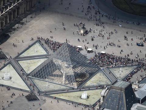 Pinturas del museo del Louvre, en París, sufren daños durante tormenta