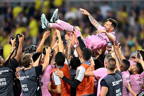 Dixon Arroyo y Leonardo Campana salen campeones de la Leagues Cup con Lionel Messi