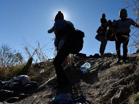 Pareja de migrantes que iba a Estados Unidos intentó subir a tren en México y se les cayó su bebé de cinco meses