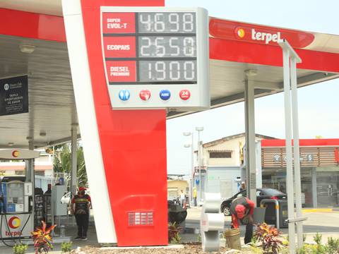¿Por qué la gasolina súper puede costar más en Ecuador que en Estados Unidos cuando el precio del crudo WTI registra una baja?
