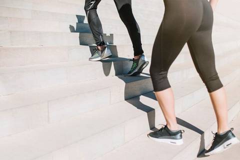¿Cuántas escaleras debo subir al día para mejorar la salud? El ejercicio que puedes practicar en cualquier lugar y momento