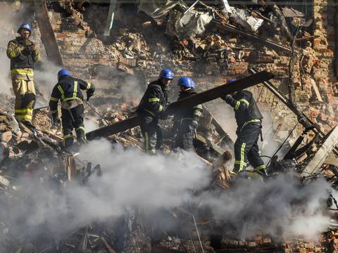 Al menos ocho civiles muertos tras ataques rusos con drones suicidas contra la capital de Ucrania