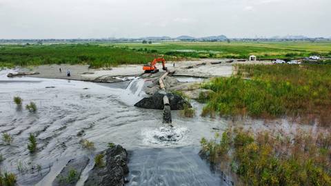 1’300.000 m³ de sedimentos se han removido del río Guayas con dragado