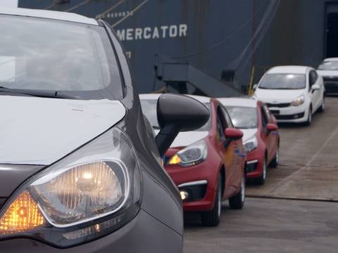 Por puerto de Manta ingresaron en el 2022 unas 106.515 unidades de transporte entre vehículos y maquinarias