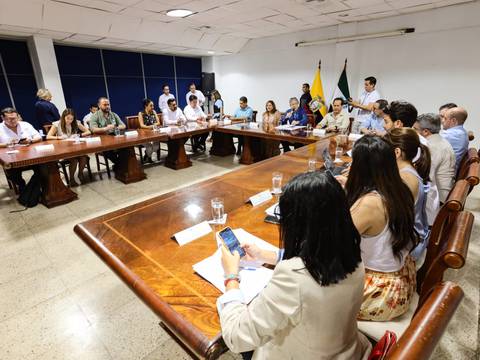 Guillermo Lasso detalla en Galápagos las acciones que se están tomando para solucionar el desabastecimiento de gas y víveres 