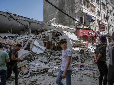 Ejército israelí cifra en 1.500 los cohetes lanzados desde Gaza, no descarta operativos terrestres
