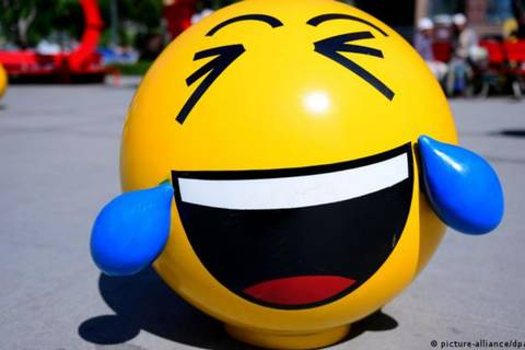 Tras más de diez años de emojis, la cara con lágrimas de felicidad es la preferida en redes sociales