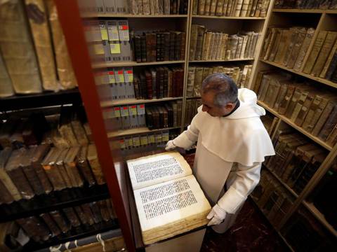 Un fraile iraquí al rescate de antiguos manuscritos religiosos