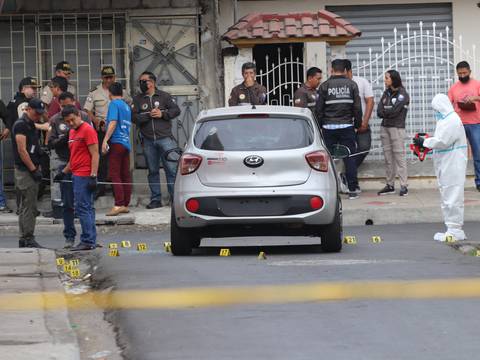 Un policía fue asesinado con 40 tiros en el Guasmo al terminar su guardia 