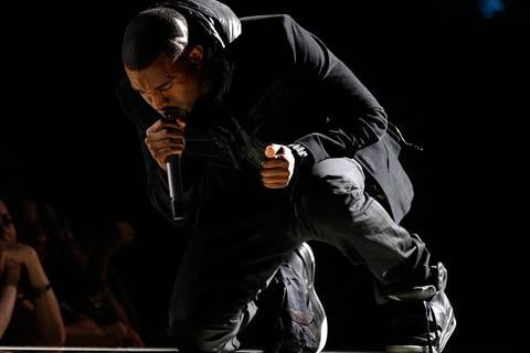 Adidas no sabe qué hacer con los miles de zapatillas Yeezy que no puede vender tras comentarios antisemitas de Kanye West