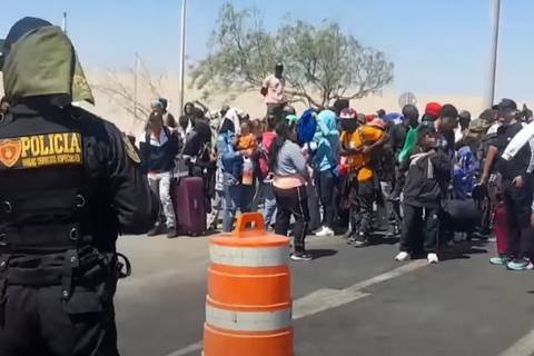 Perú impide la entrada a migrantes venezolanos, haitianos y ecuatorianos que vivían en Chile 
