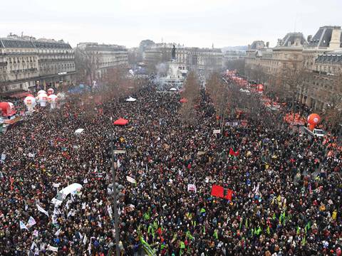 Francia vive una jornada de protestas masivas  contra proyecto que busca retrasar la edad de jubilación