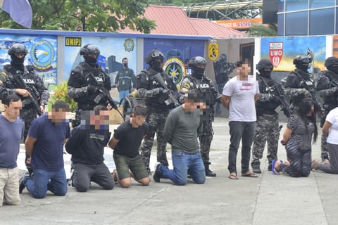 10 policías detenidos en operativo por su supuesto vínculo con organizaciones narcodelictivas 