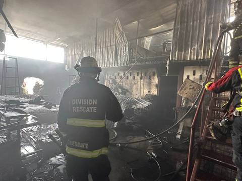 Incendio estructural se registra en bodega ubicada en la vía a Daule