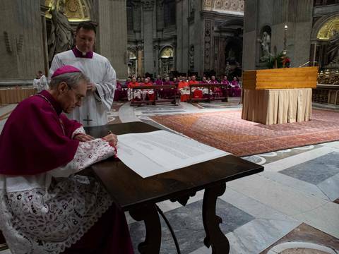 Secretario privado de Benedicto XVI revela el destino de sus documentos privados