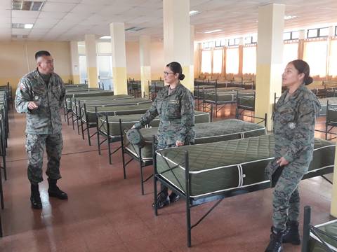 Cuarteles militares se remodelan para abrir sus puertas a mujeres