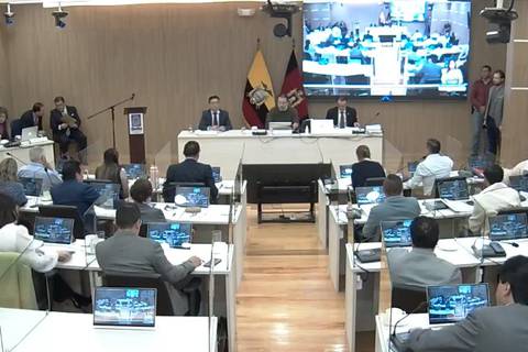 Por cruce de palabras entre moradores de Solanda y concejal, el alcalde de Quito suspendió sesión