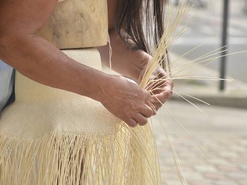 Así se fabrica el sombrero montecristi, la artesanía montubia más famosa del mundo