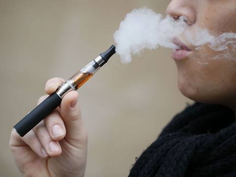 Nueva York prohíbe el uso de cigarrillos electrónicos en lugares públicos