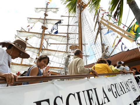 Ciudadanos visitan en Guayaquil los buques de Velas Latinoamérica 2018
