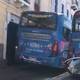 Municipio de Quito anunció sanciones para bus que se subió a la vereda para rebasar a otro en el centro histórico