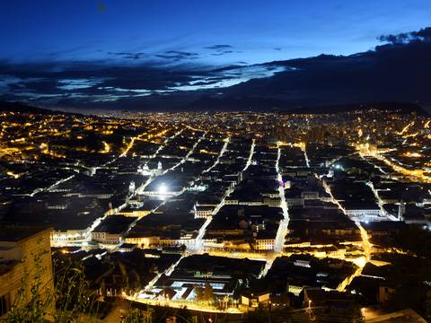 ¿Por qué la gente se muda del centro histórico de Quito y cuáles son las parroquias que pierden población en la capital?