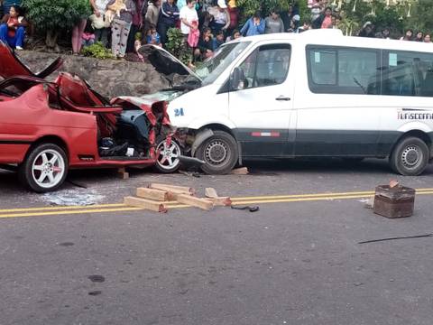 Trece heridos por accidente de tránsito en la vía Pelileo-Baños