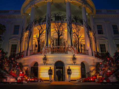 Halloween llega a la Casa Blanca: Melania y Donald Trump presentan su decoración más terrorífica