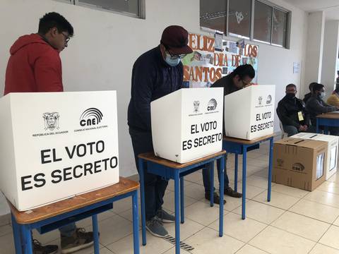 En Cuenca el Consejo Nacional Electoral realiza simulacro; todo listo para el debate de candidatos a la prefectura del Azuay