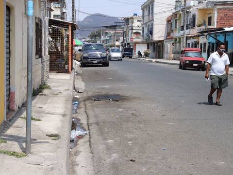 Hallan restos de un recién nacido en una funda de basura, en el  suburbio de Guayaquil