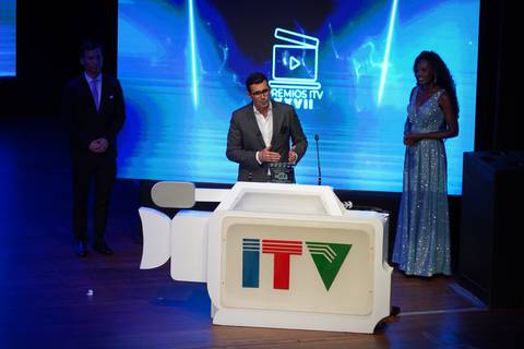 “Este es mi último ITV”: El periodista Andrés Guschmer se despide en los premios ITV tras ser apuntado nuevo ministro del Deporte