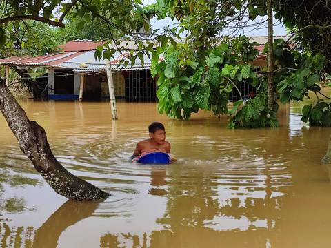 Las inundaciones afectan a más de cien familias del recinto La Hojita de Urdaneta, en Los Ríos