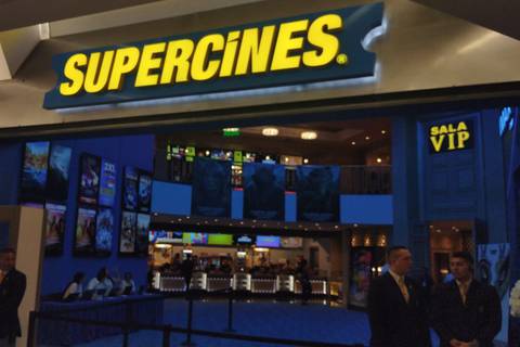 Se inauguró Supercines Orellana con 10 salas de cine y una plaza de comidas